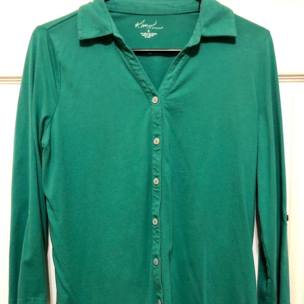 Green 3/4 sleeve shirt